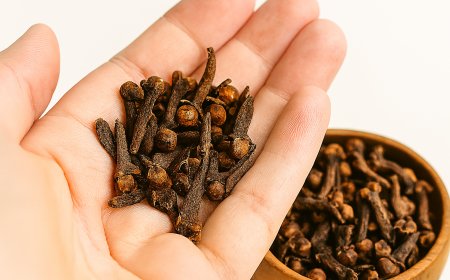 Seven Amazing Health Benefits of Chewing Cloves Every Day